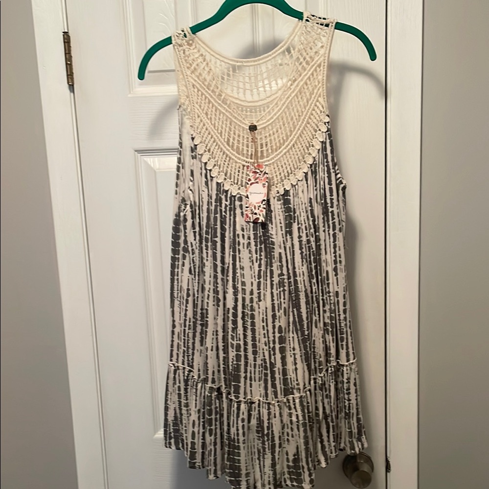 Gimmicks by BKE Ivory and Charcoal Tunic
